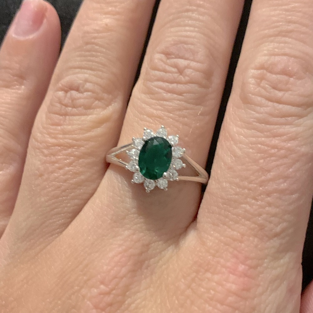 Size 8 Women’s Ring Emerald Color. Handmade in Nicaragua.